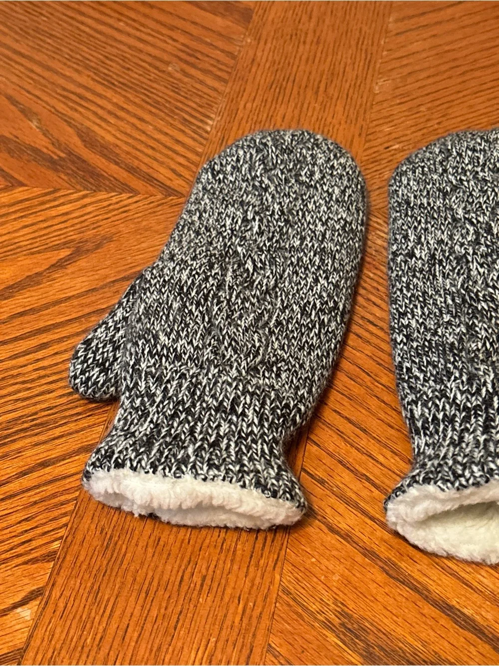 Vintage Aris Suede Palm Knit Mittens Sherpa Lined Black White Marled Winter